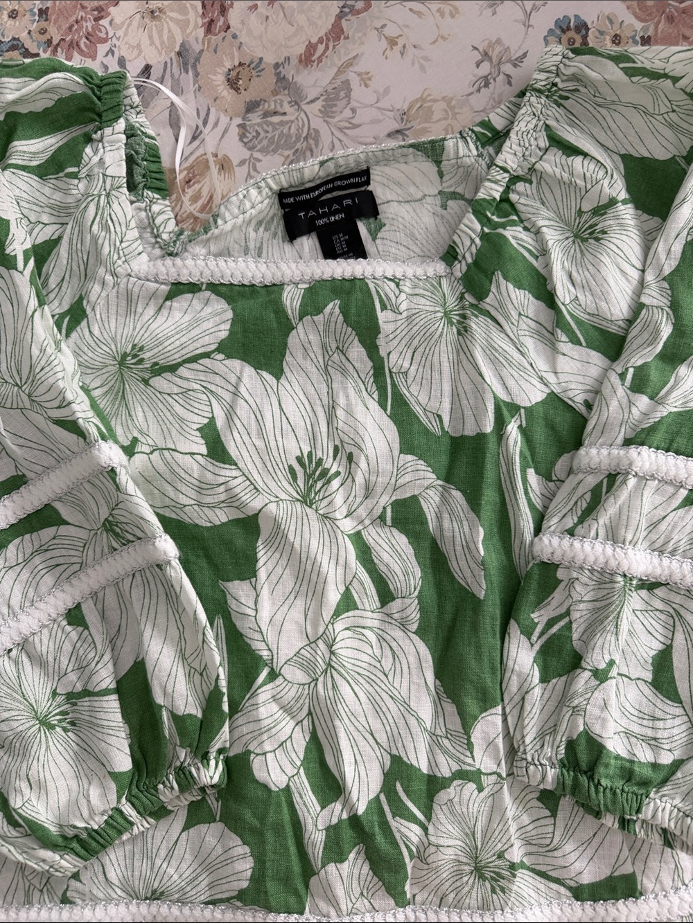 Tahari Green & White Floral Peasant Top